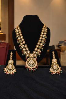 Royal Kundan Pearl Necklace Set